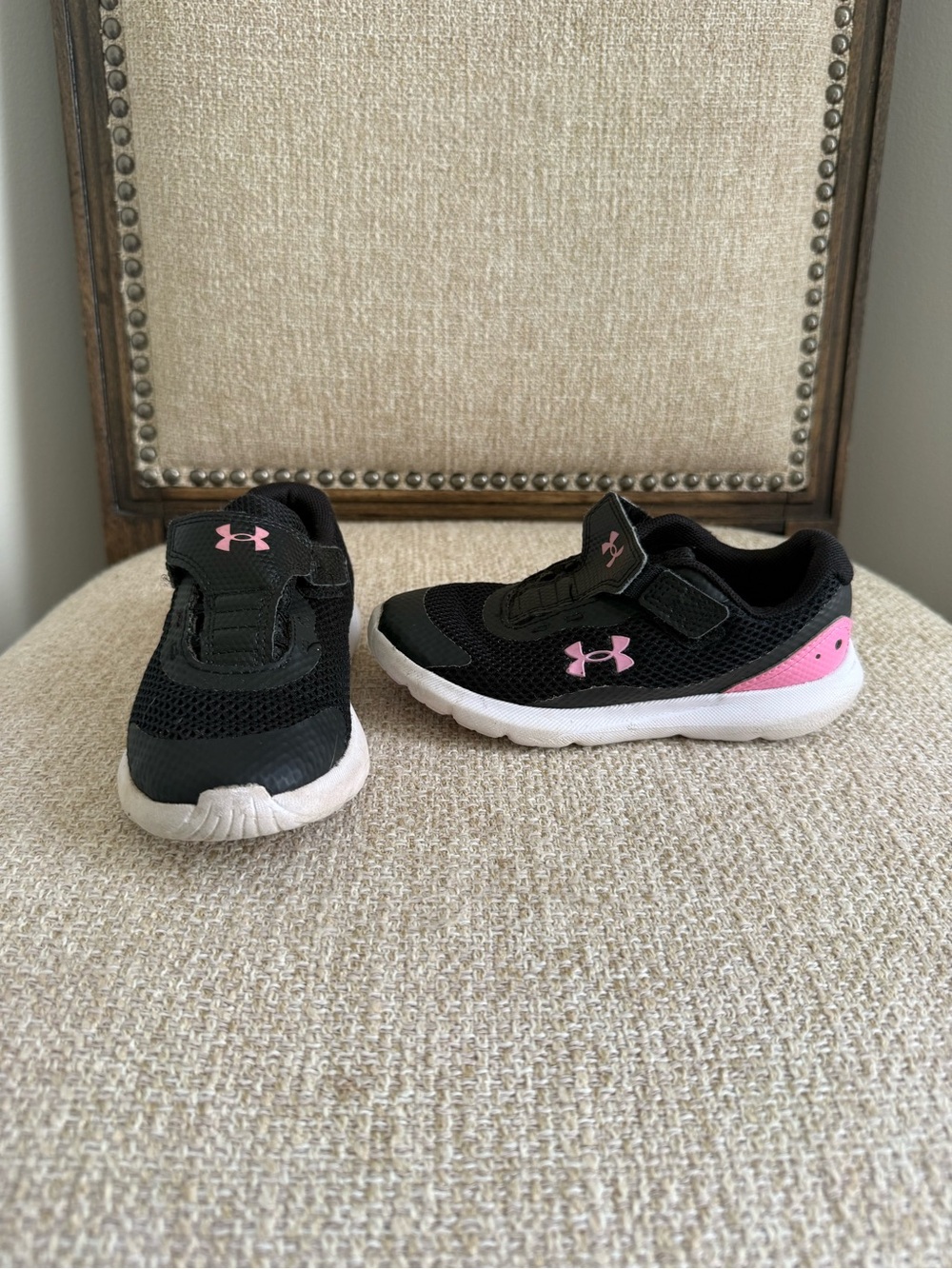 Under Armour Toddler size 10 Kids Black and Pink Athletic Sneakers with Velcro